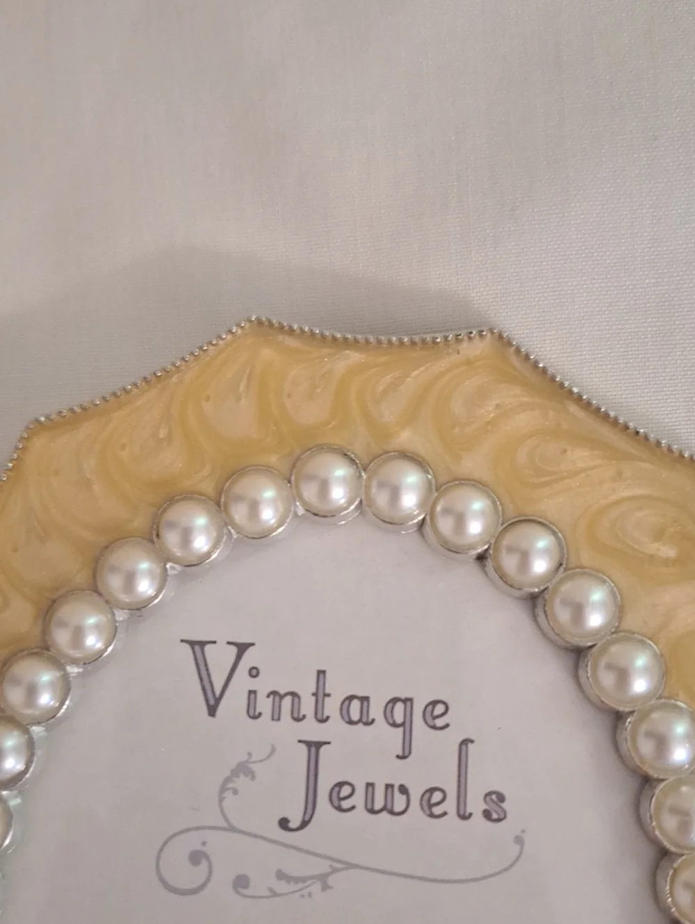 Pearl-Trimmmed Yellow Oval Picture Frame 3.5x5